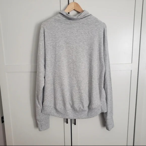 Jockey  Women's Grey Cowl Neck Light Pullover Sweater Large - Picture 2 of 3